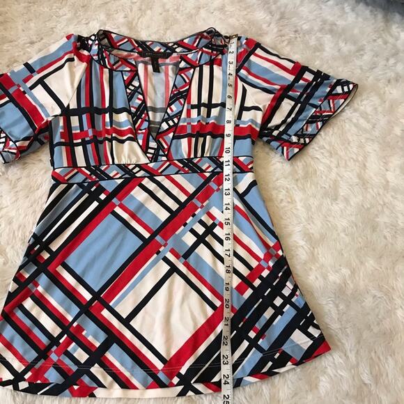 BCBGMaxazria v neck red white blue blouse size XS short sleeved - Picture 3 of 6